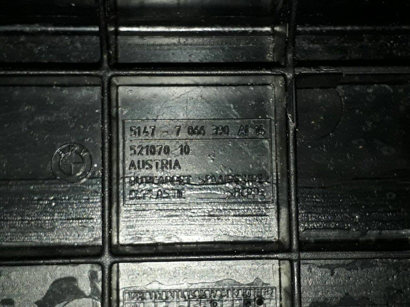 Bagāžnieka grīdas daļa priekš BMW 530D E61 2006 TOURING BLUE 3 Bagāžnieka grīdas daļa priekš BMW 530D E61 2006 TOURING BLUE