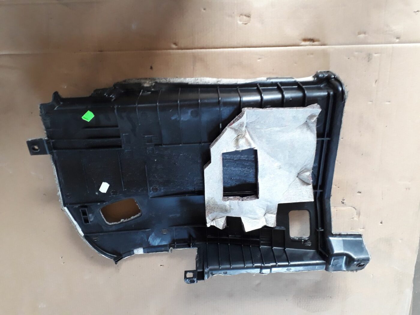 Bagāžnieka nodalījuma sānu apdare priekš BMW 530D E61 2006 TOURING BLUE 2 Bagāžnieka nodalījuma sānu apdare priekš BMW 530D E61 2006 TOURING BLUE