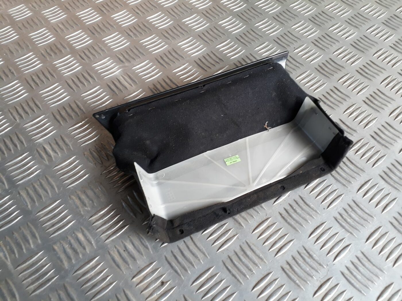 Stūres statnes putekļu aizsargs (salonā) priekš BMW 530D E61 2006 TOURING BLUE 2 Stūres statnes putekļu aizsargs (salonā) priekš BMW 530D E61 2006 TOURING BLUE