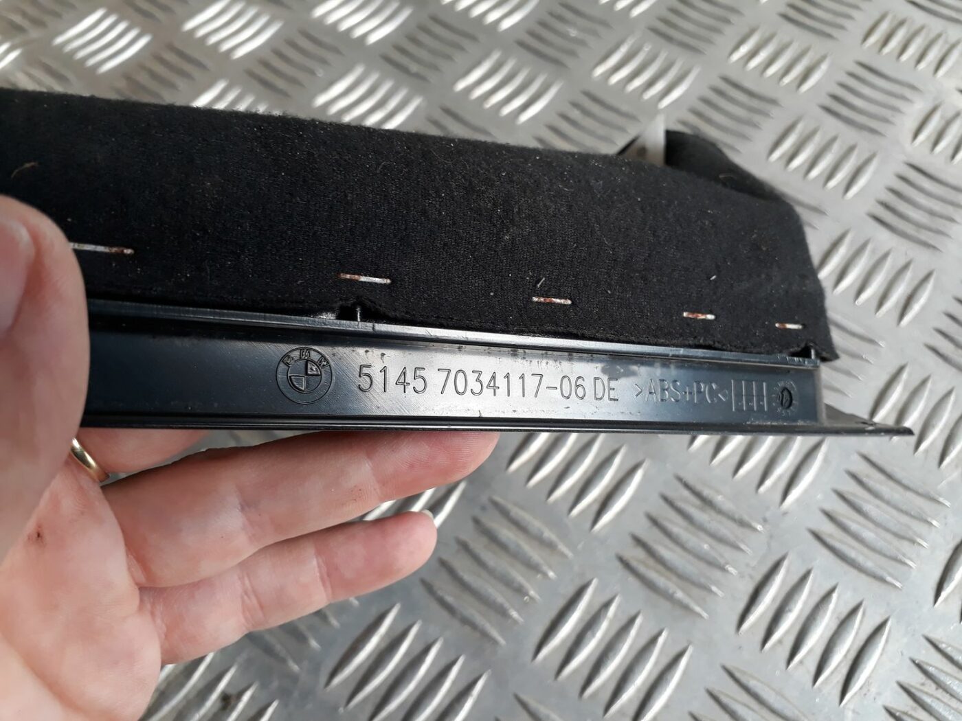 Stūres statnes putekļu aizsargs (salonā) priekš BMW 530D E61 2006 TOURING BLUE 3 Stūres statnes putekļu aizsargs (salonā) priekš BMW 530D E61 2006 TOURING BLUE