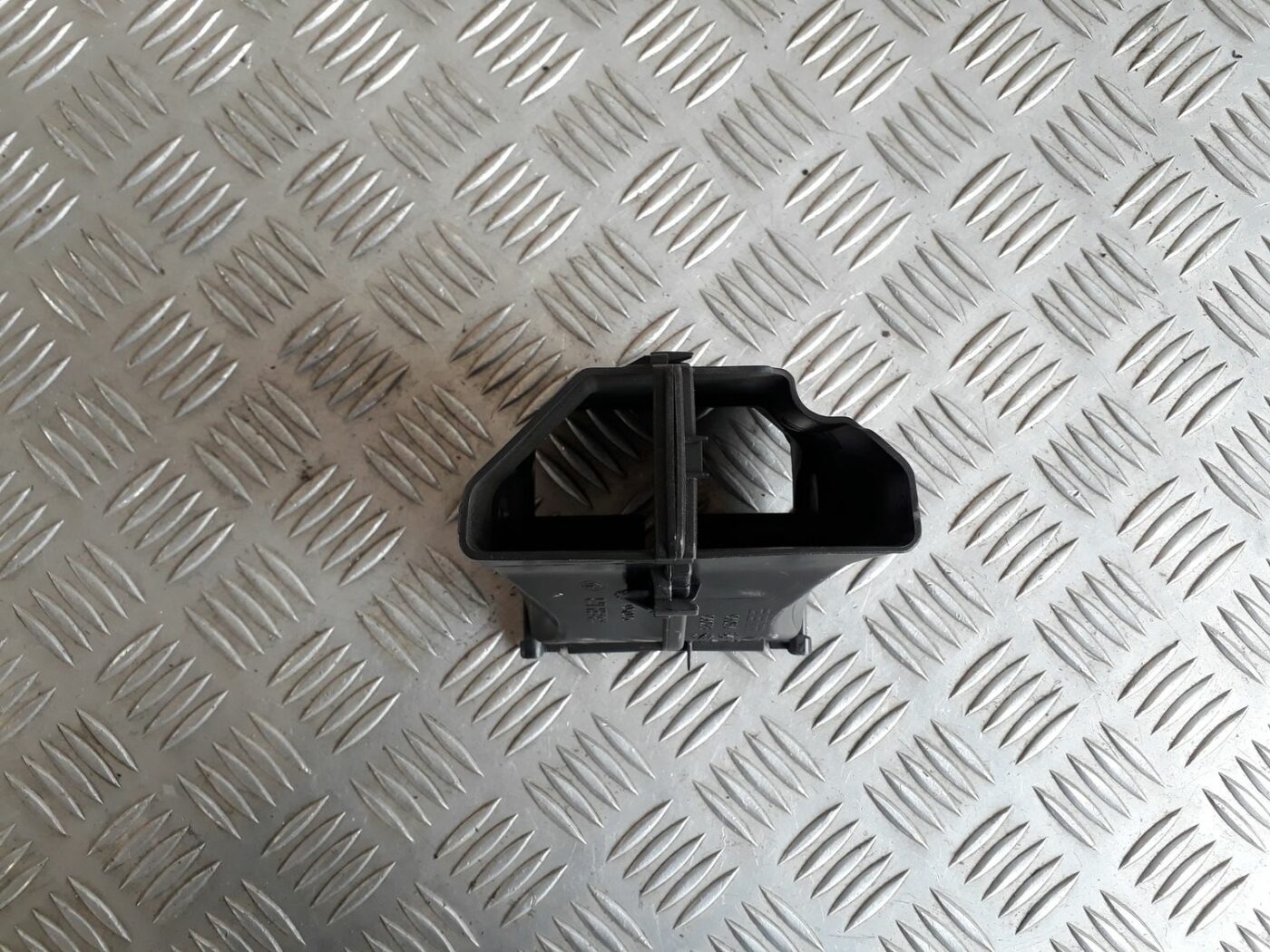 Salona gaisa vads priekš BMW 530D E61 2006 TOURING BLUE 4 Salona gaisa vads priekš BMW 530D E61 2006 TOURING BLUE