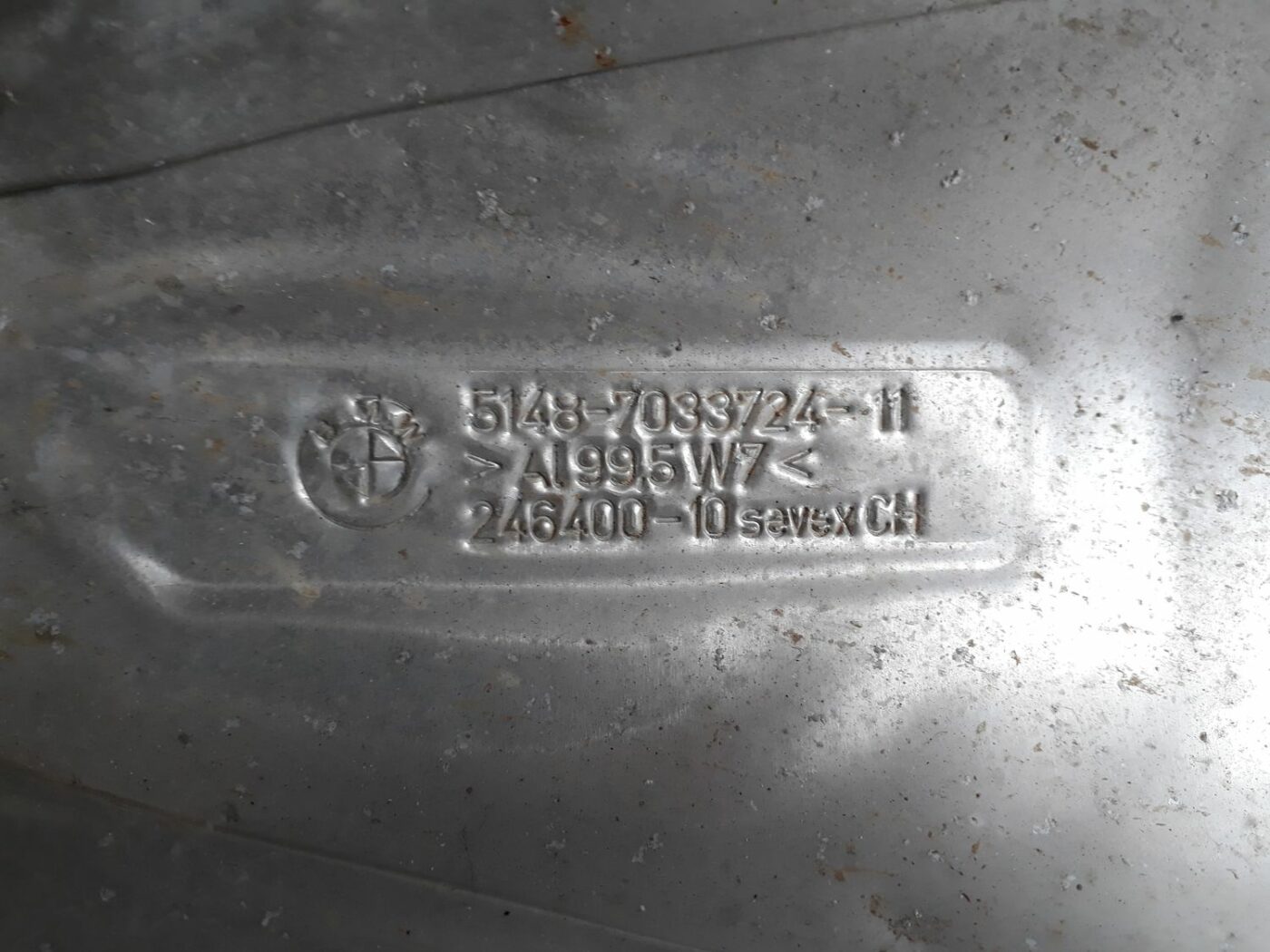 Izpūtēja sistēmas karstuma aizsargs priekš BMW 530D E61 2006 TOURING BLUE 3 Izpūtēja sistēmas karstuma aizsargs priekš BMW 530D E61 2006 TOURING BLUE