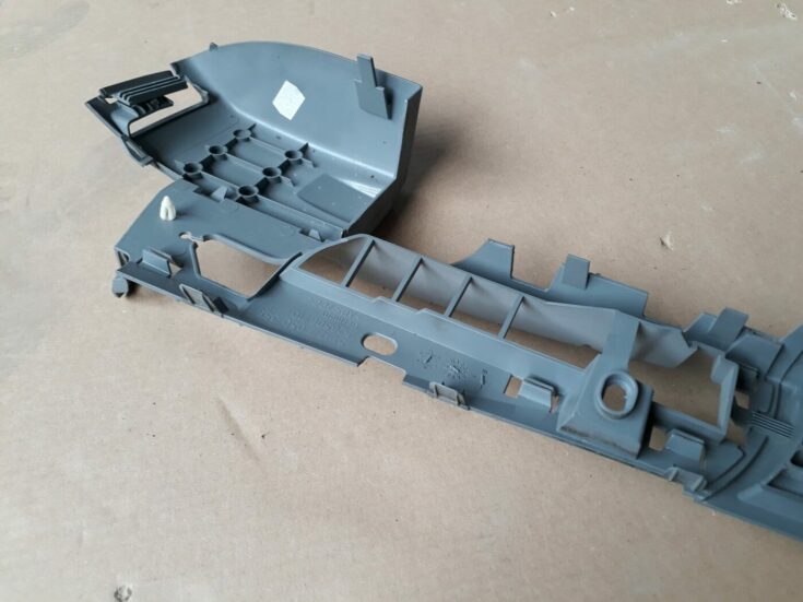 Bagāžnieka nodalījuma ventilācijas režģis priekš BMW 530D E61 2006 TOURING BLUE