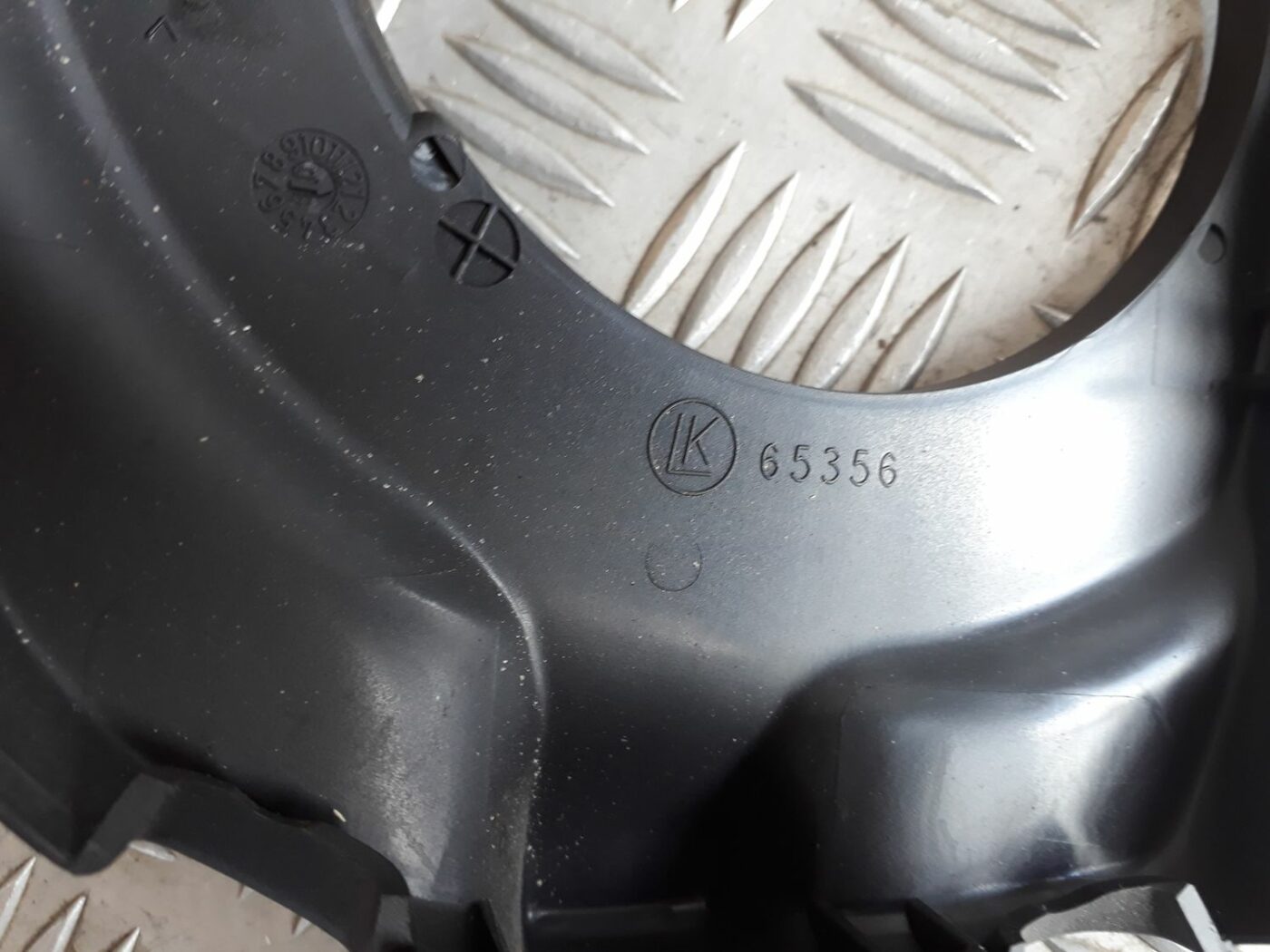 Stūres statnes putekļu aizsargs (salonā) priekš BMW 530D E61 2006 TOURING BLUE 3 Stūres statnes putekļu aizsargs (salonā) priekš BMW 530D E61 2006 TOURING BLUE