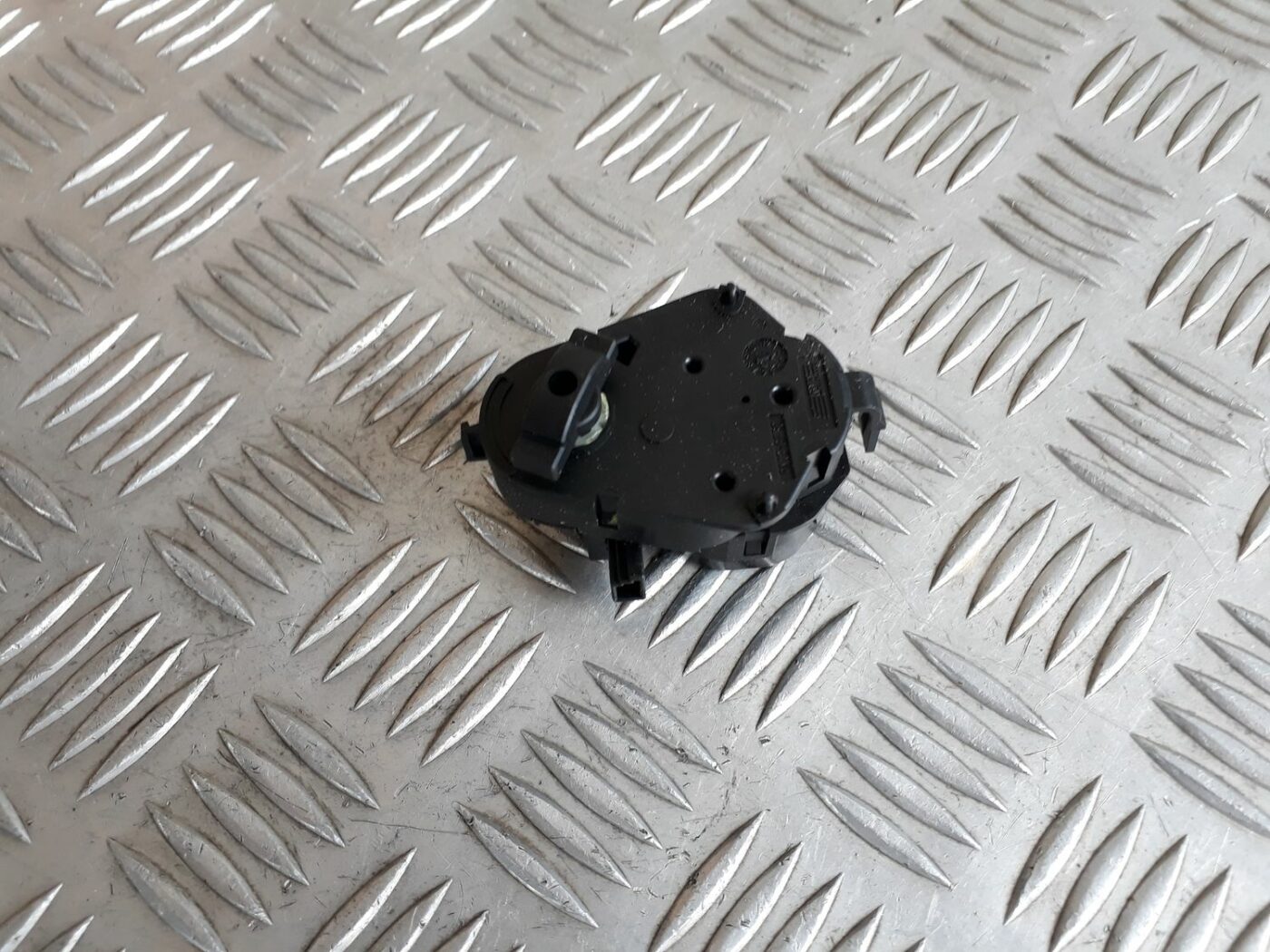 Apsildes sistēmas aktuators priekš BMW 530D E61 2006 TOURING BLUE 2 Apsildes sistēmas aktuators priekš BMW 530D E61 2006 TOURING BLUE