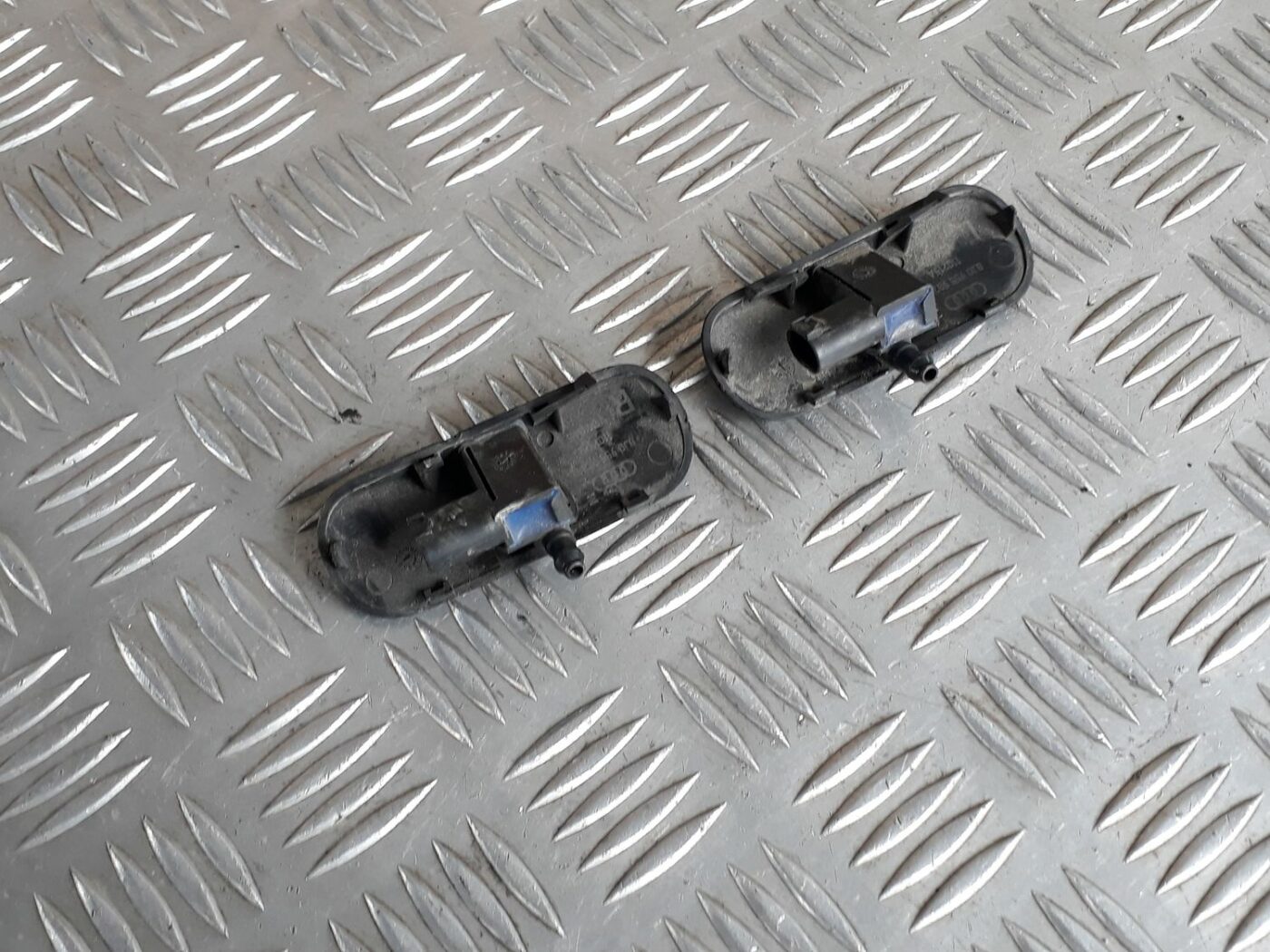 Pārsega sprausla priekš AUDI 2 Pārsega sprausla priekš AUDI