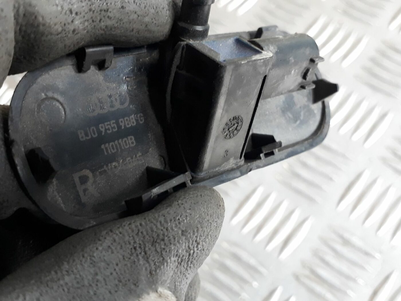 Pārsega sprausla priekš AUDI 3 Pārsega sprausla priekš AUDI