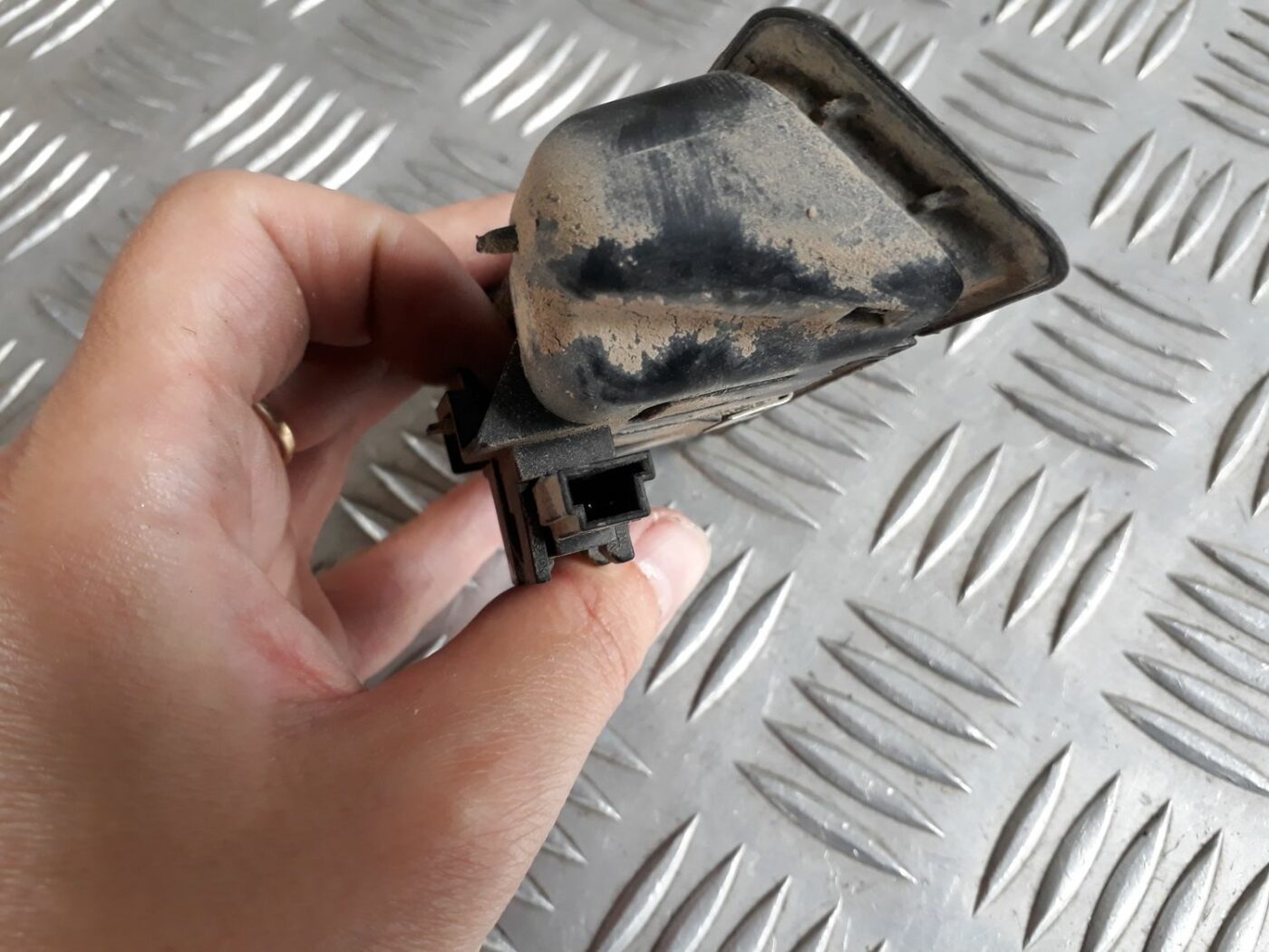 Bagažnieka vāka rokturis priekš BMW 530D E61 2006 TOURING BLUE 4 Bagažnieka vāka rokturis priekš BMW 530D E61 2006 TOURING BLUE