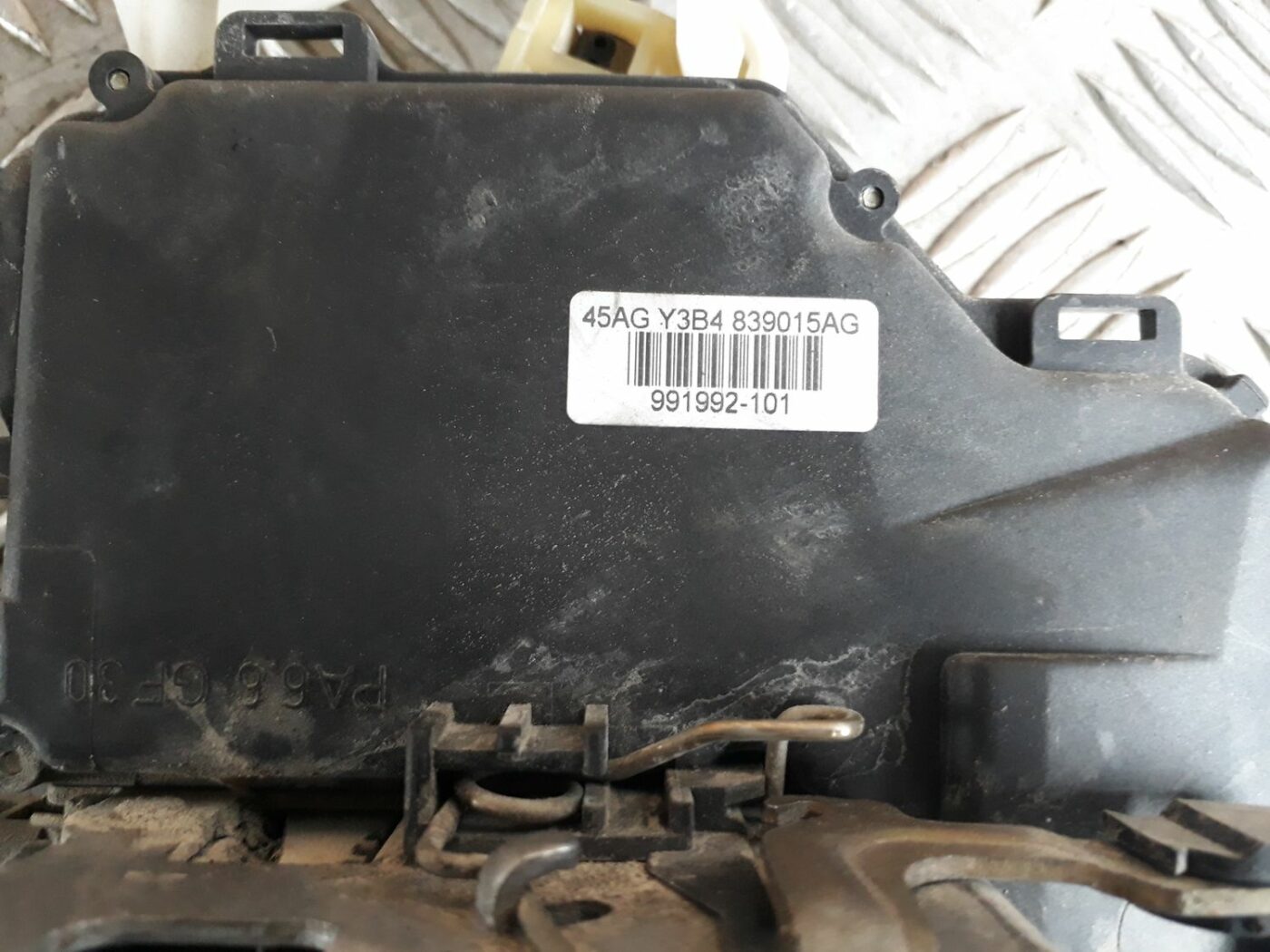 Aizmugurējo kreiso durvju slēdzene priekš SEAT IBIZA 2005 4 Aizmugurējo kreiso durvju slēdzene priekš SEAT IBIZA 2005