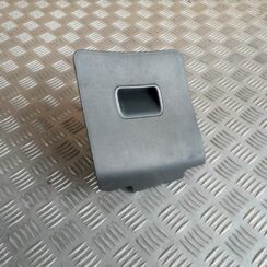 Mantu glabāšanas nodalījums vadītāja pusē priekš SEAT IBIZA 2005