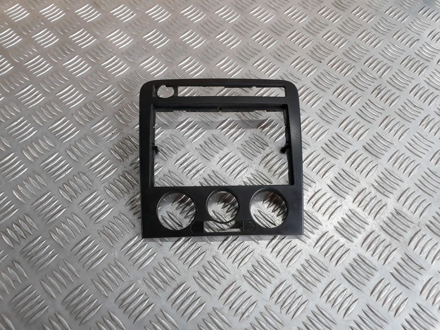 Mērinstrumentu paneļa dekoratīvais rāmis priekš SEAT IBIZA 2005 1 Mērinstrumentu paneļa dekoratīvais rāmis priekš SEAT IBIZA 2005