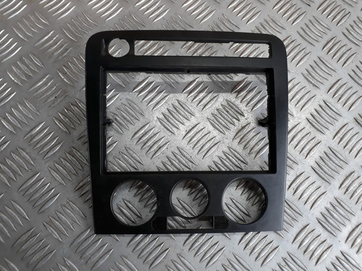 Mērinstrumentu paneļa dekoratīvais rāmis priekš SEAT IBIZA 2005 2 Mērinstrumentu paneļa dekoratīvais rāmis priekš SEAT IBIZA 2005