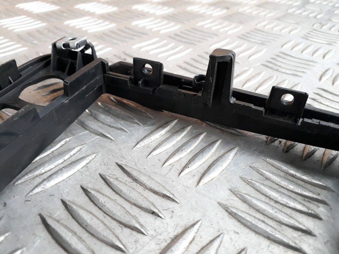 Mērinstrumentu paneļa dekoratīvais rāmis priekš SEAT IBIZA 2005 4 Mērinstrumentu paneļa dekoratīvais rāmis priekš SEAT IBIZA 2005