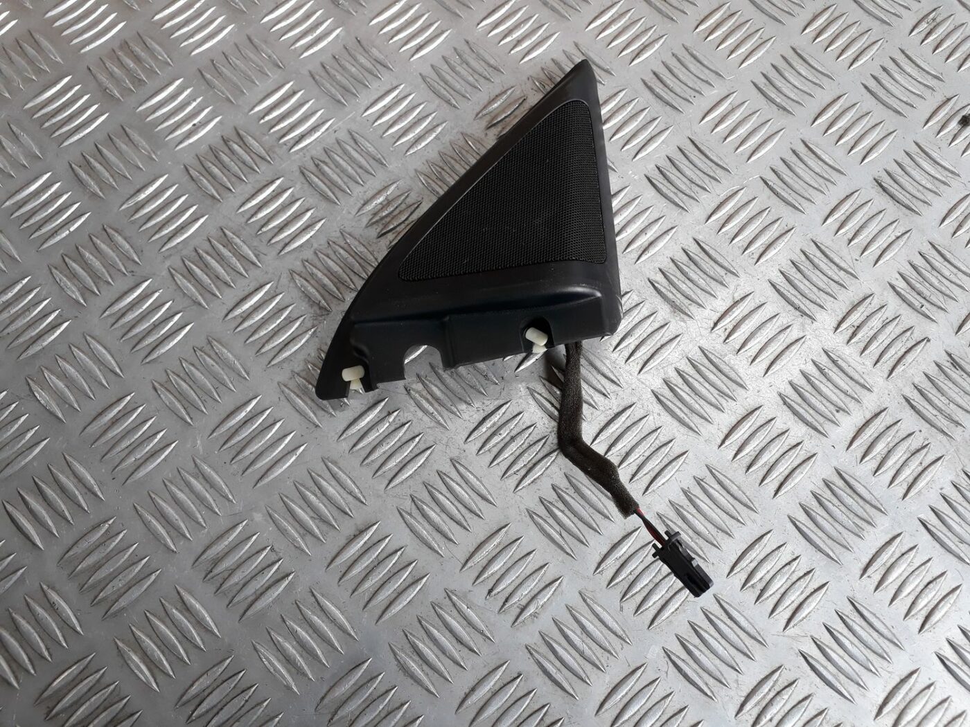 Durvju spoguļa apdares uzlika salonā (ar skaļruni) priekš SEAT IBIZA 2005 1 Durvju spoguļa apdares uzlika salonā (ar skaļruni) priekš SEAT IBIZA 2005