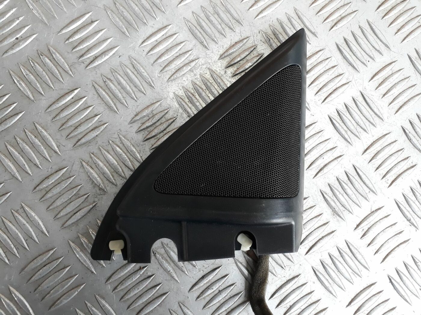 Durvju spoguļa apdares uzlika salonā (ar skaļruni) priekš SEAT IBIZA 2005 2 Durvju spoguļa apdares uzlika salonā (ar skaļruni) priekš SEAT IBIZA 2005