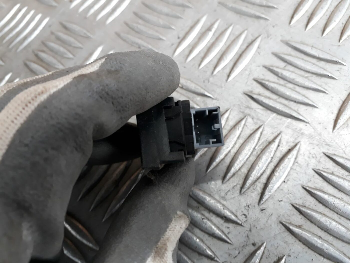 Atvēršanas/aizvēršanas poga priekš SEAT IBIZA 2005 4 Atvēršanas/aizvēršanas poga priekš SEAT IBIZA 2005