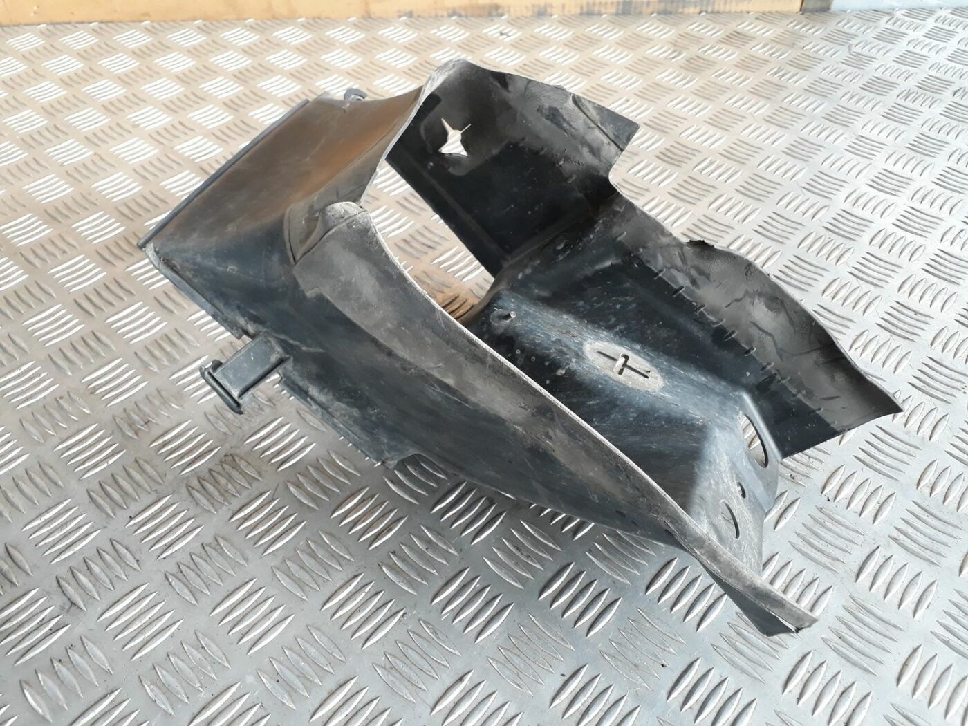 Ieplūdes gaisa deflektors/Difuzors priekš SEAT IBIZA 2005 4 Ieplūdes gaisa deflektors/Difuzors priekš SEAT IBIZA 2005