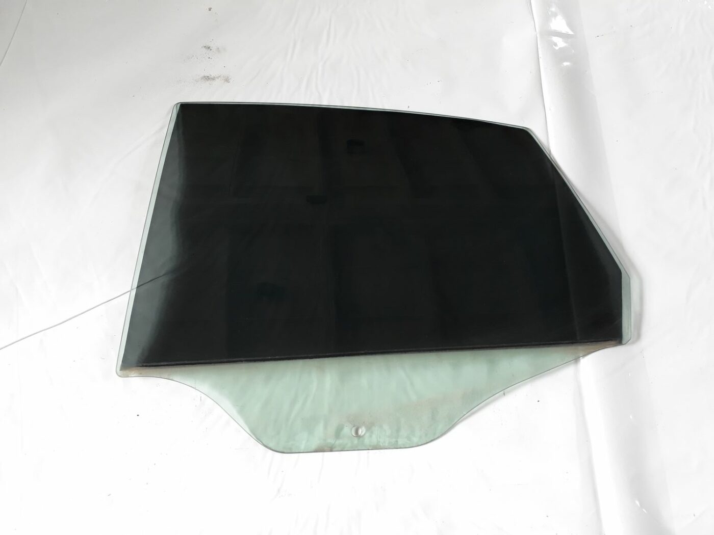 Aizmugurējo kreiso durvju stikls priekš SEAT IBIZA 2005 1 Aizmugurējo kreiso durvju stikls priekš SEAT IBIZA 2005