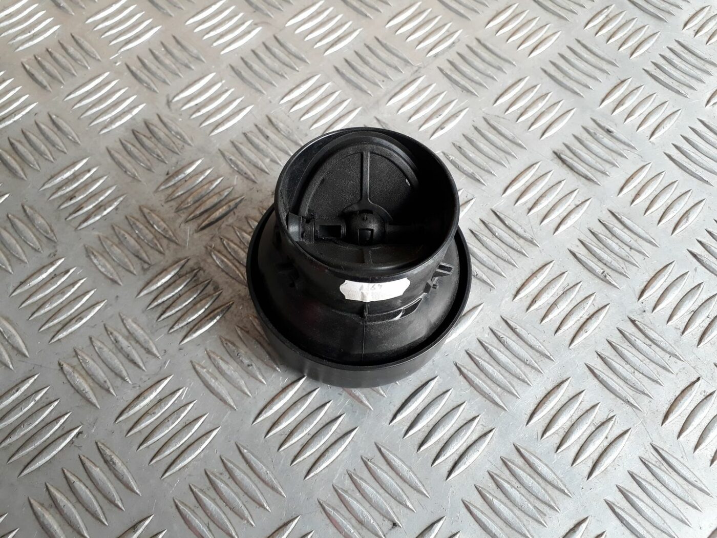 Mērinstrumentu paneļa gaisa vads, centrā priekš SEAT IBIZA 2005 2 Mērinstrumentu paneļa gaisa vads, centrā priekš SEAT IBIZA 2005