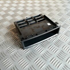 Mantu glabāšanas nodalījums centrā priekš SEAT IBIZA 2005