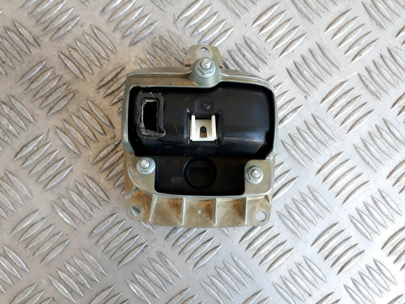 Bagažnieka vāka slēdzenes pogas emblēma priekš SEAT IBIZA 2005 2 Bagažnieka vāka slēdzenes pogas emblēma priekš SEAT IBIZA 2005