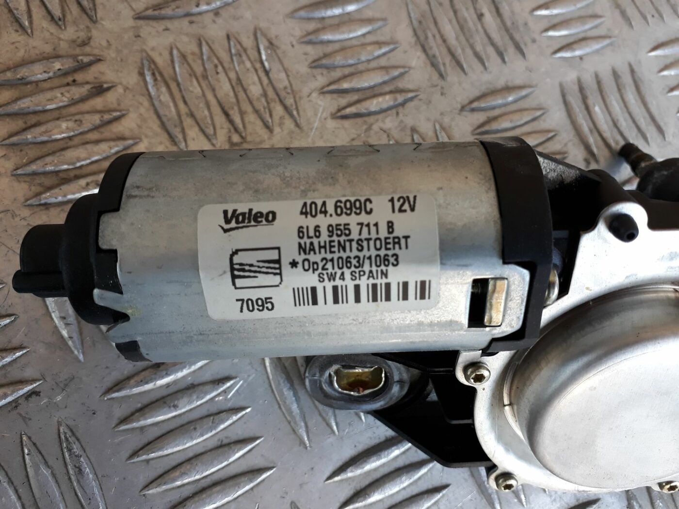 Aizmugurējā stikla tīrītāja motors priekš SEAT IBIZA 2005 2 Aizmugurējā stikla tīrītāja motors priekš SEAT IBIZA 2005