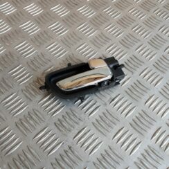 Salona durvju rokturis, aizmugures labais priekš HYUNDAI I20 2011