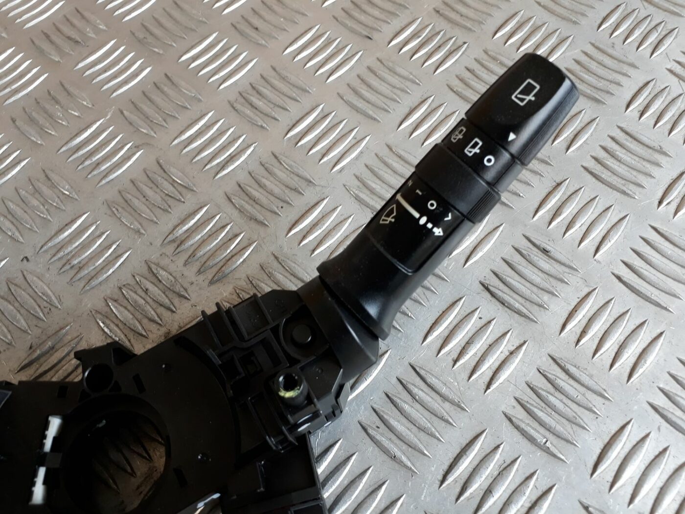 Stūres statnes slēdzis priekš HYUNDAI I20 2011 8 Stūres statnes slēdzis priekš HYUNDAI I20 2011