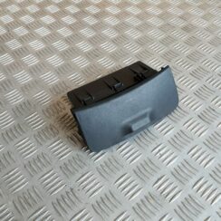 Mantu glabāšanas nodalījums centrā priekš HYUNDAI I20 2011