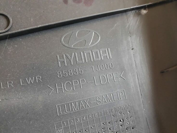 Vidējas salona statnes apdare priekš HYUNDAI I20 2011