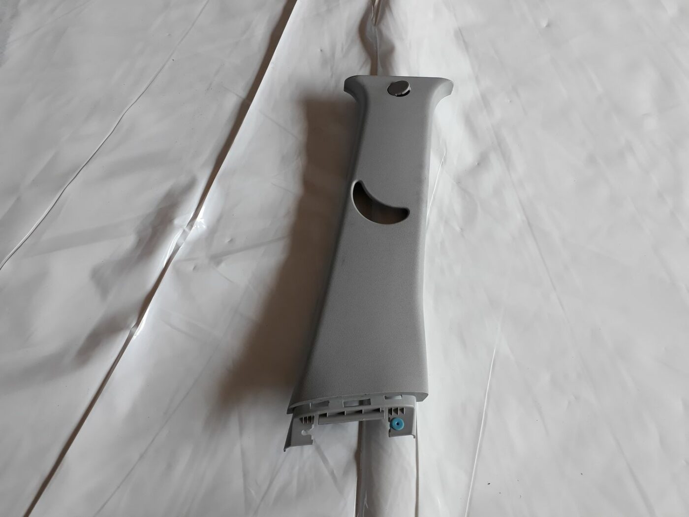 Vidējas salona statnes apdare priekš HYUNDAI I20 2011 1 Vidējas salona statnes apdare priekš HYUNDAI I20 2011