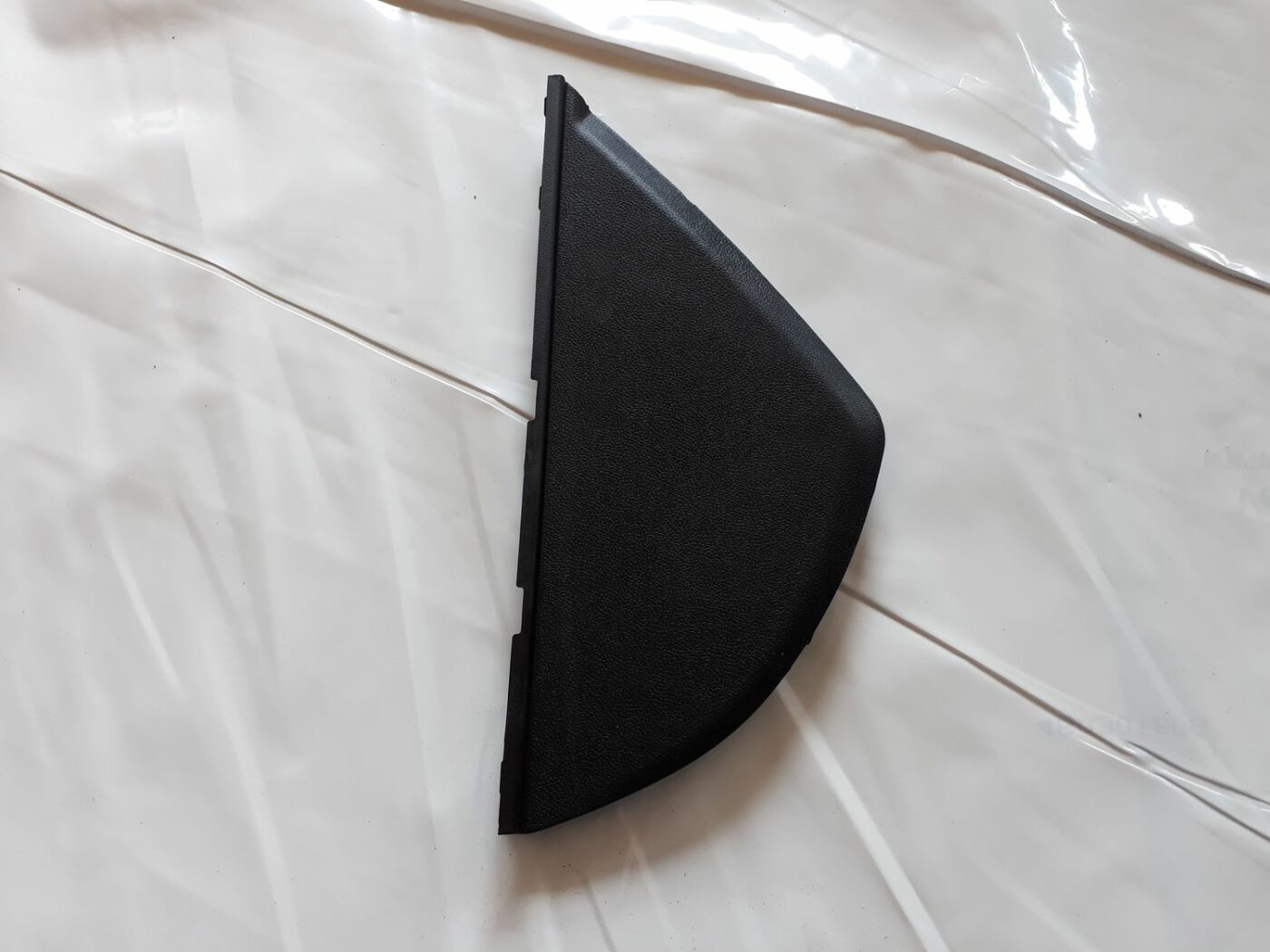 Mērinstrumentu paneļa sānu apdare priekš HYUNDAI I20 2011 1 Mērinstrumentu paneļa sānu apdare priekš HYUNDAI I20 2011