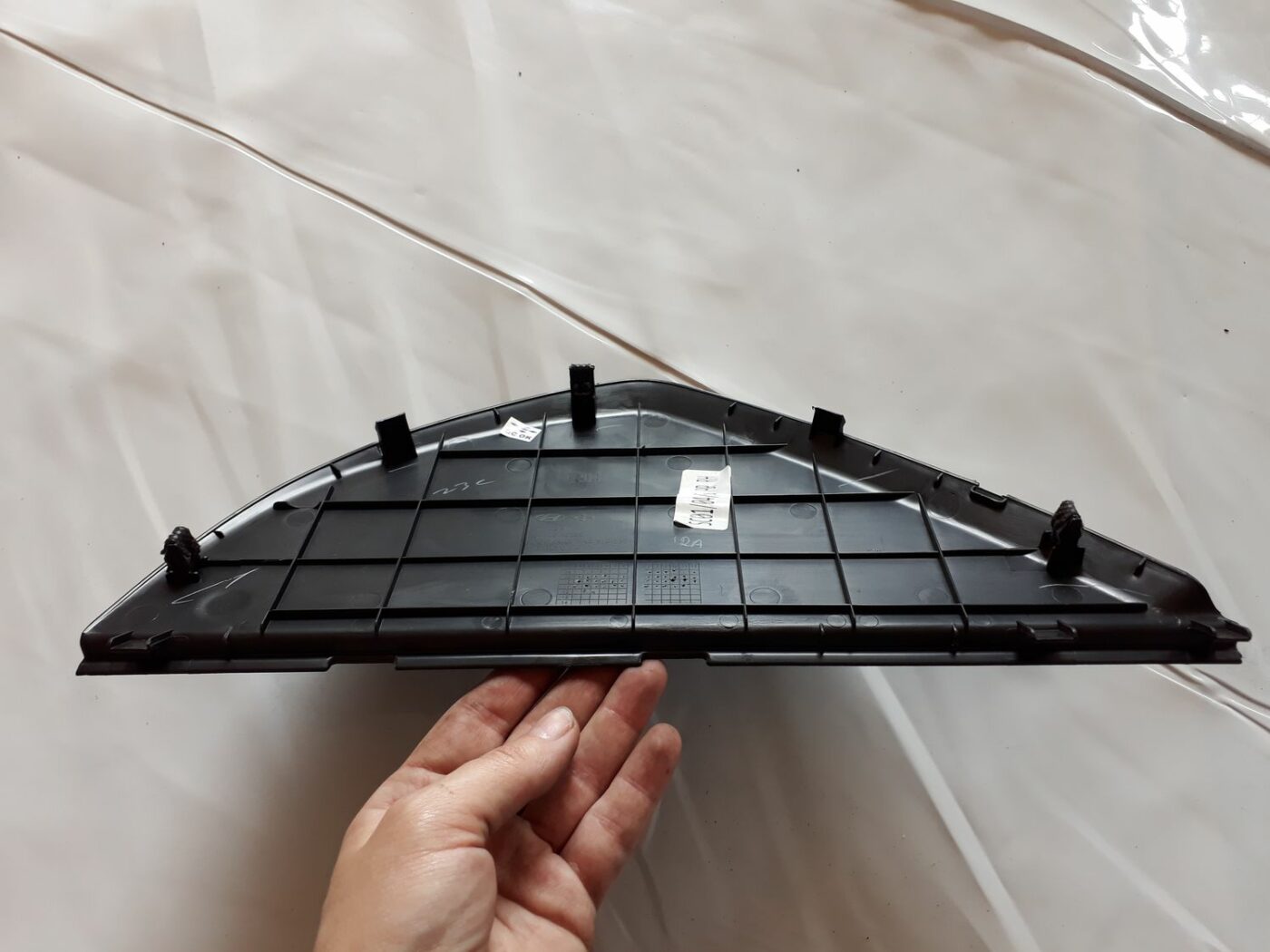 Mērinstrumentu paneļa sānu apdare priekš HYUNDAI I20 2011 3 Mērinstrumentu paneļa sānu apdare priekš HYUNDAI I20 2011