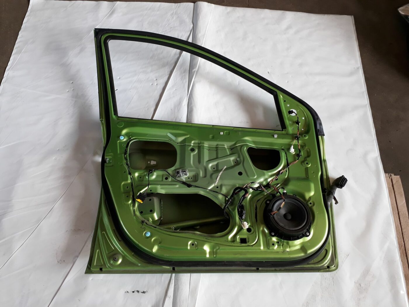 Priekšējās kreisās durvis priekš HYUNDAI I20 2011 2 Priekšējās kreisās durvis priekš HYUNDAI I20 2011