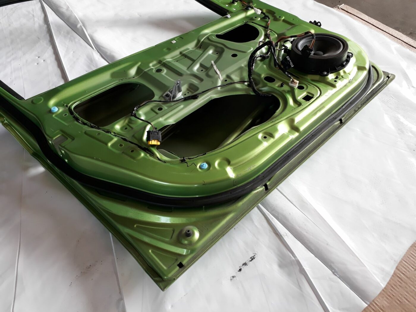 Priekšējās kreisās durvis priekš HYUNDAI I20 2011 10 Priekšējās kreisās durvis priekš HYUNDAI I20 2011