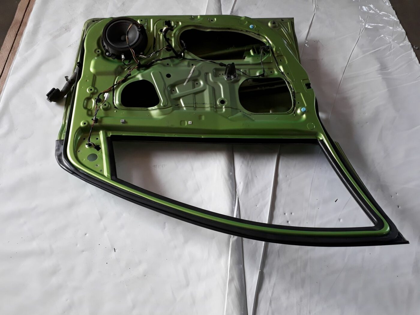 Priekšējās kreisās durvis priekš HYUNDAI I20 2011 8 Priekšējās kreisās durvis priekš HYUNDAI I20 2011