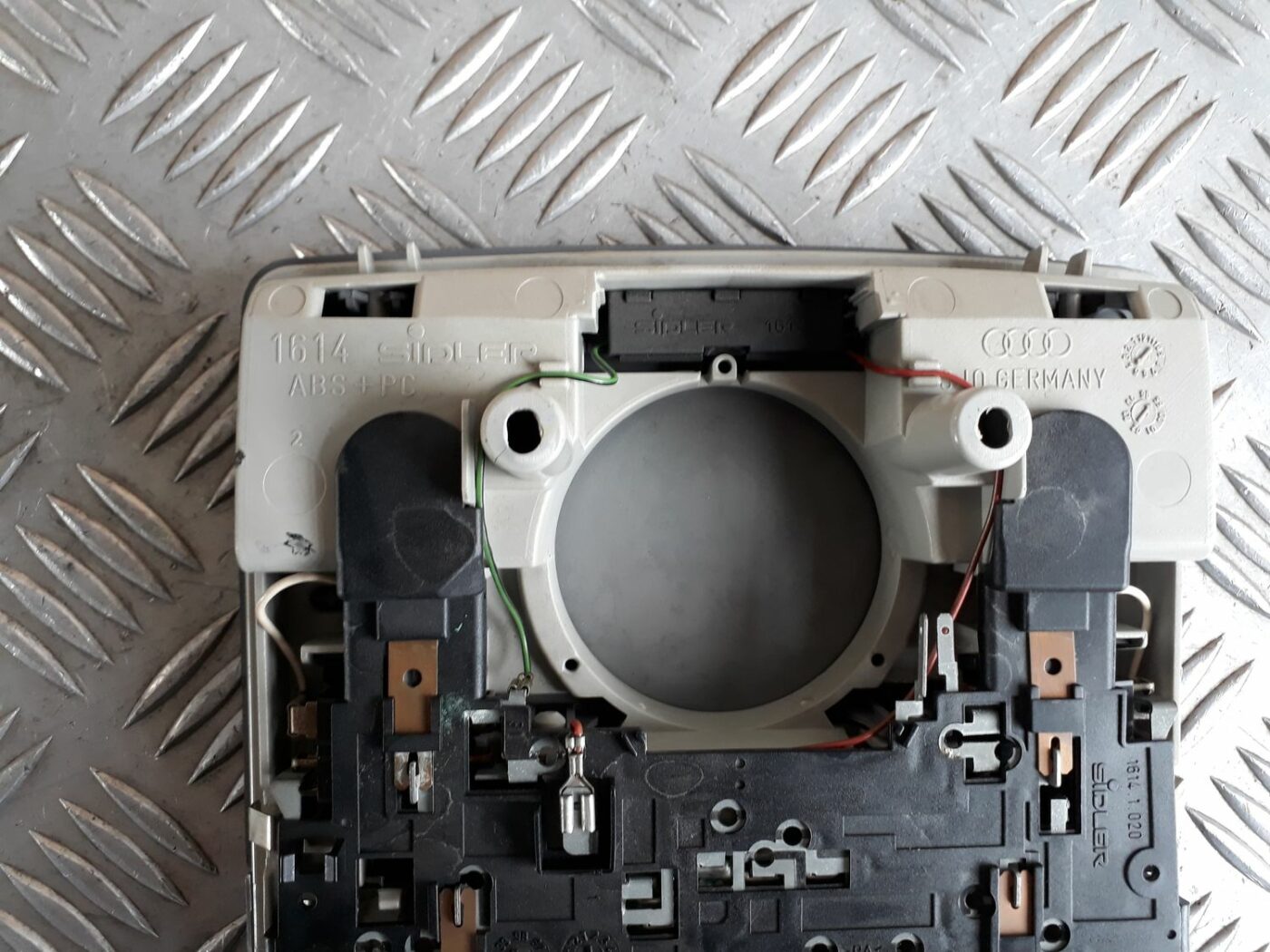 Salona apgaismojuma panelis priekš AUDI A4 1999 4 Salona apgaismojuma panelis priekš AUDI A4 1999