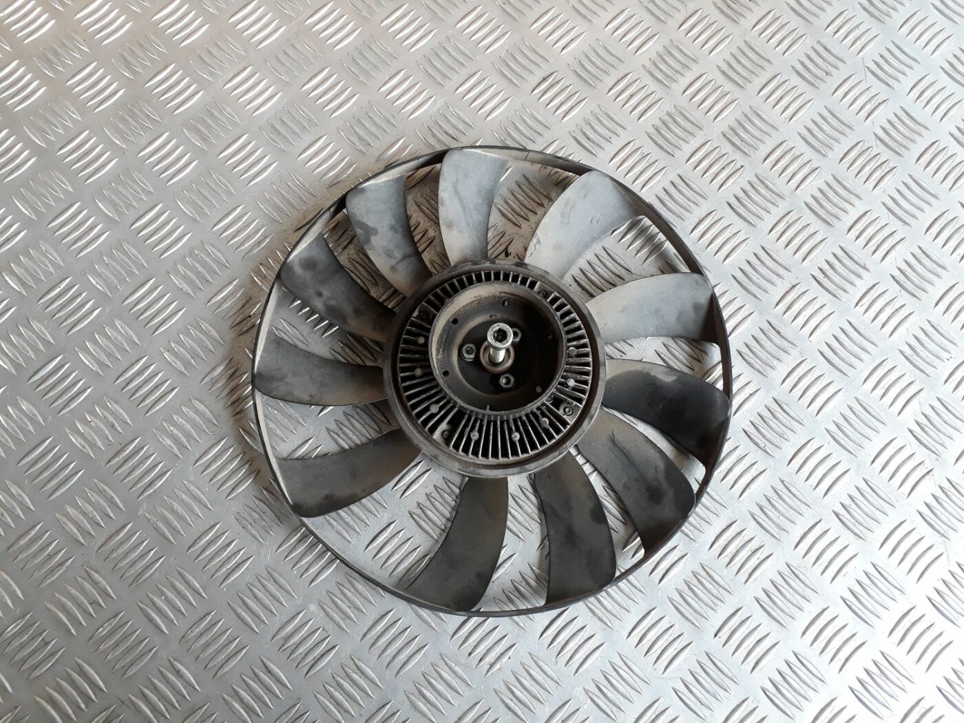 Dzesēšanas radiatora ventilators priekš AUDI A4 1999 4 Dzesēšanas radiatora ventilators priekš AUDI A4 1999