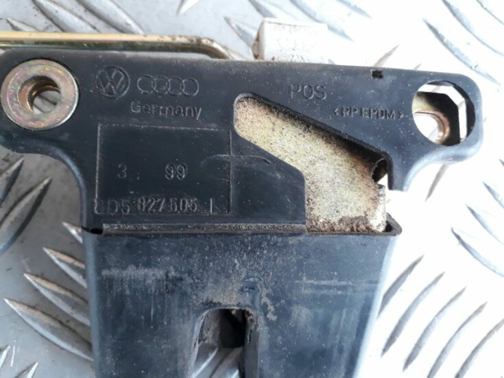 Bagažnieka vāka slēdzenes motors priekš AUDI A4 1999