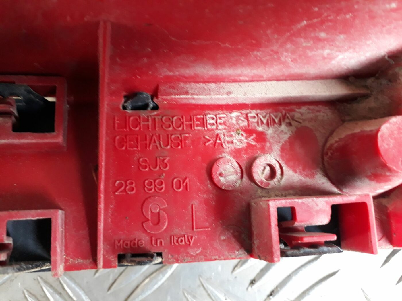 Aizmugurējais kreisais lukturis priekš AUDI A4 1999 9 Aizmugurējais kreisais lukturis priekš AUDI A4 1999