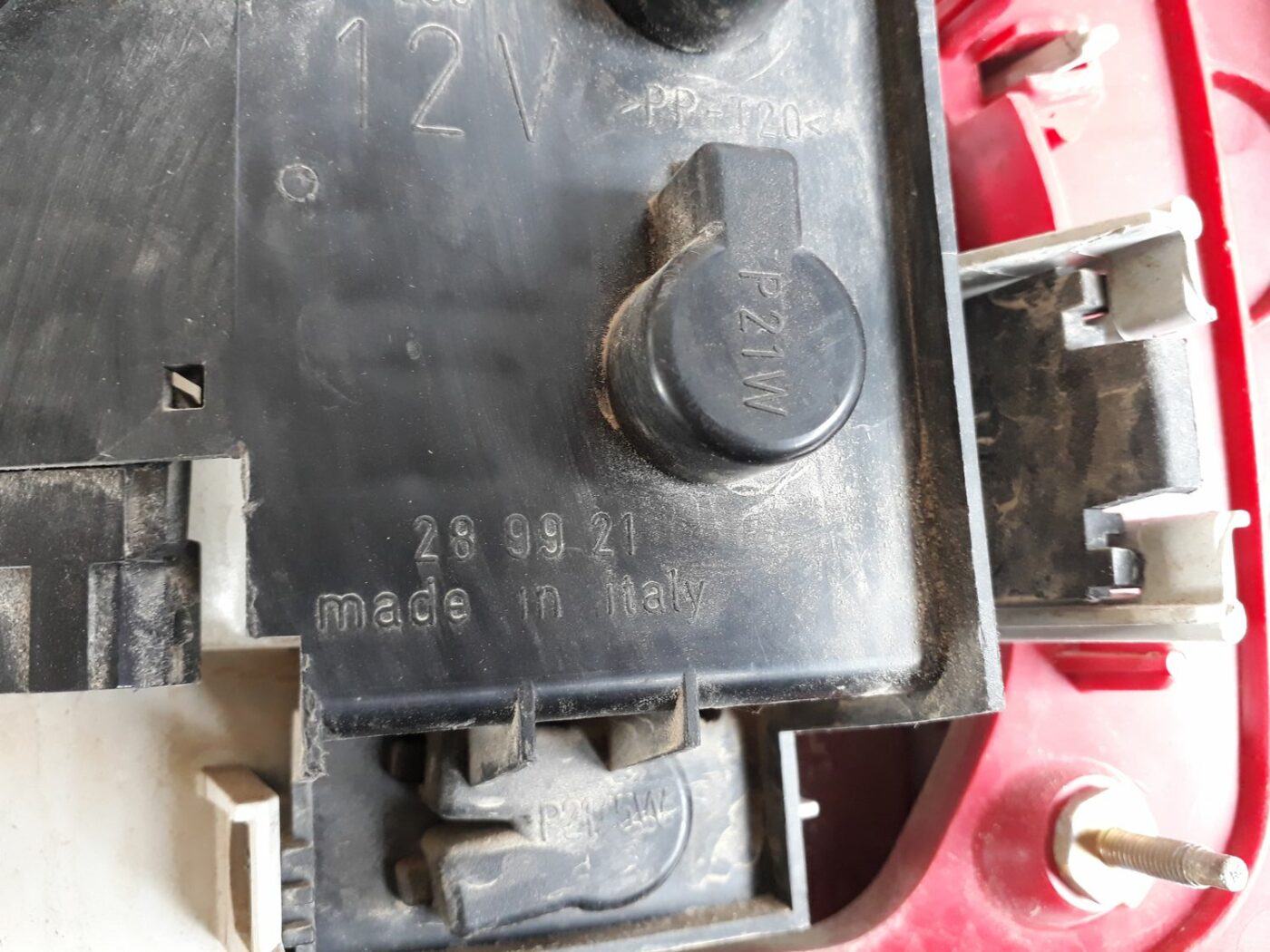 Aizmugurējais kreisais lukturis priekš AUDI A4 1999 5 Aizmugurējais kreisais lukturis priekš AUDI A4 1999