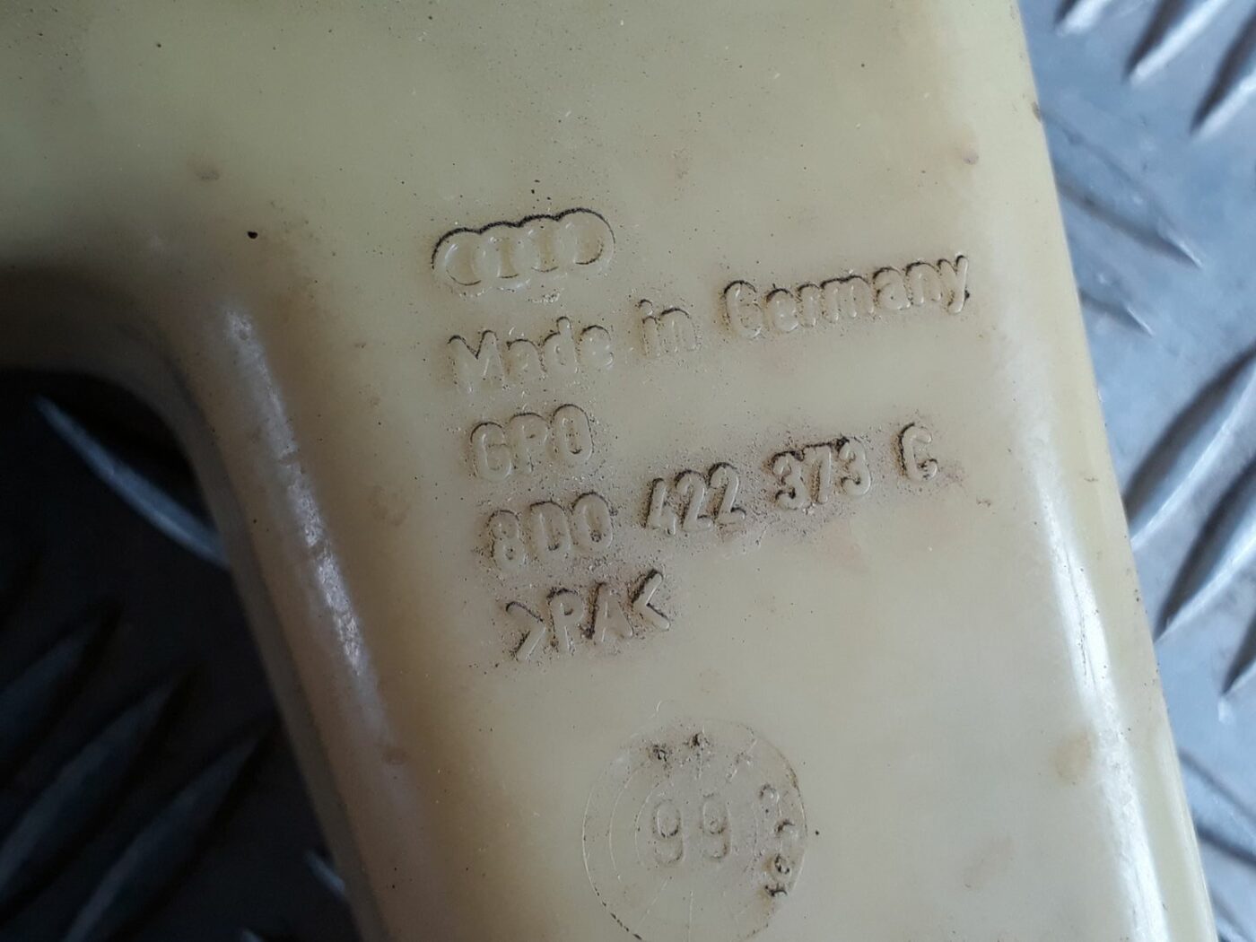 Stūres pastiprinātāja tvertne priekš AUDI A4 1999 3 Stūres pastiprinātāja tvertne priekš AUDI A4 1999