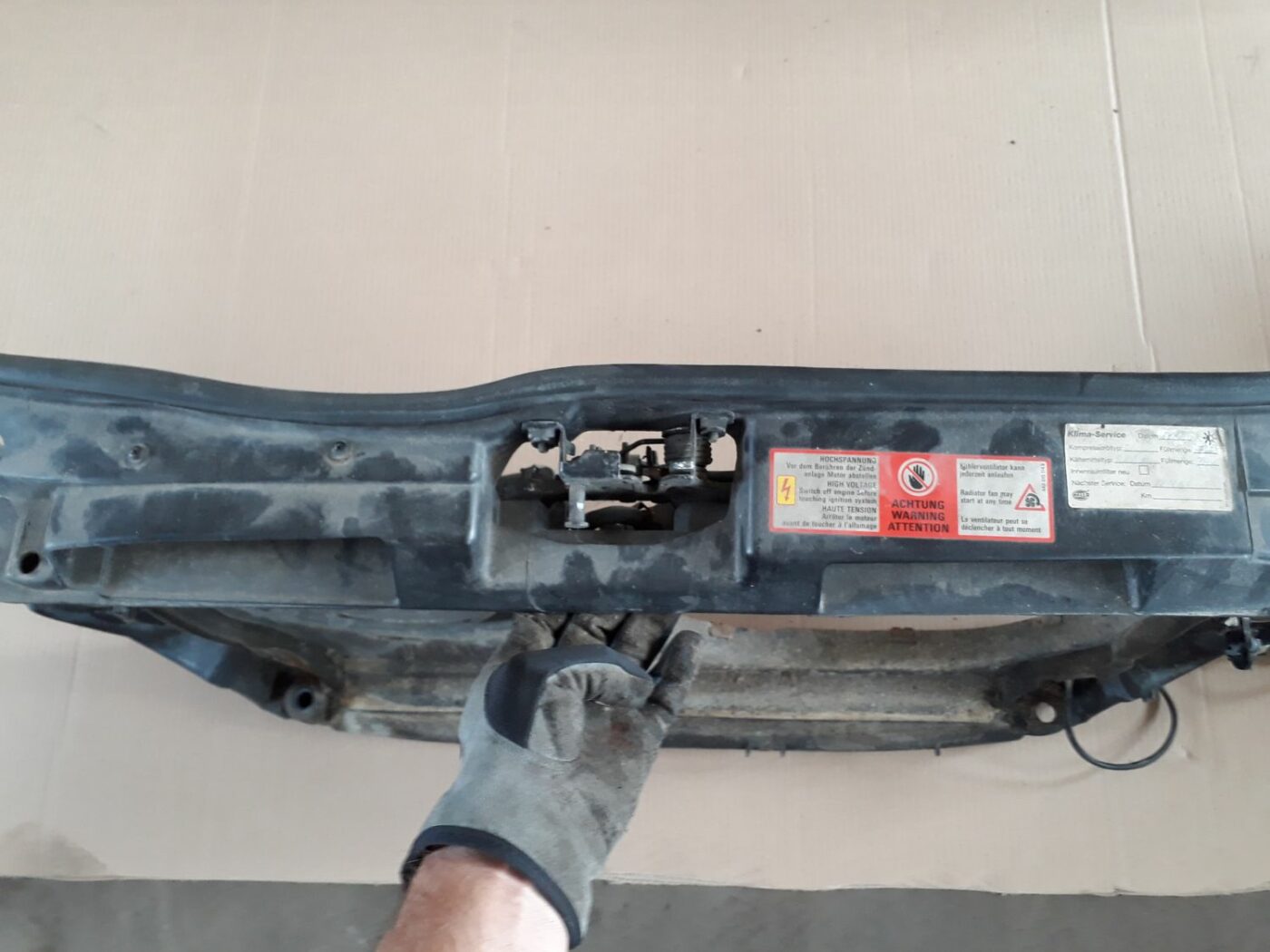 Dzesēšanas radiatora ventilatora korpuss priekš AUDI A4 1999 4 Dzesēšanas radiatora ventilatora korpuss priekš AUDI A4 1999