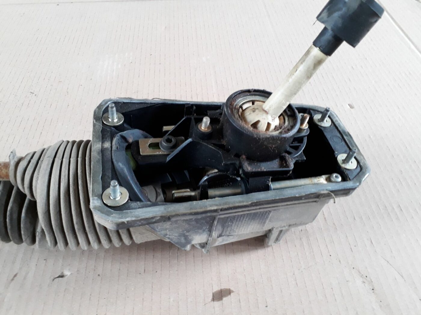 Ātrumu pārslēgšanas slēdzis priekš AUDI A4 1999 6 Ātrumu pārslēgšanas slēdzis priekš AUDI A4 1999