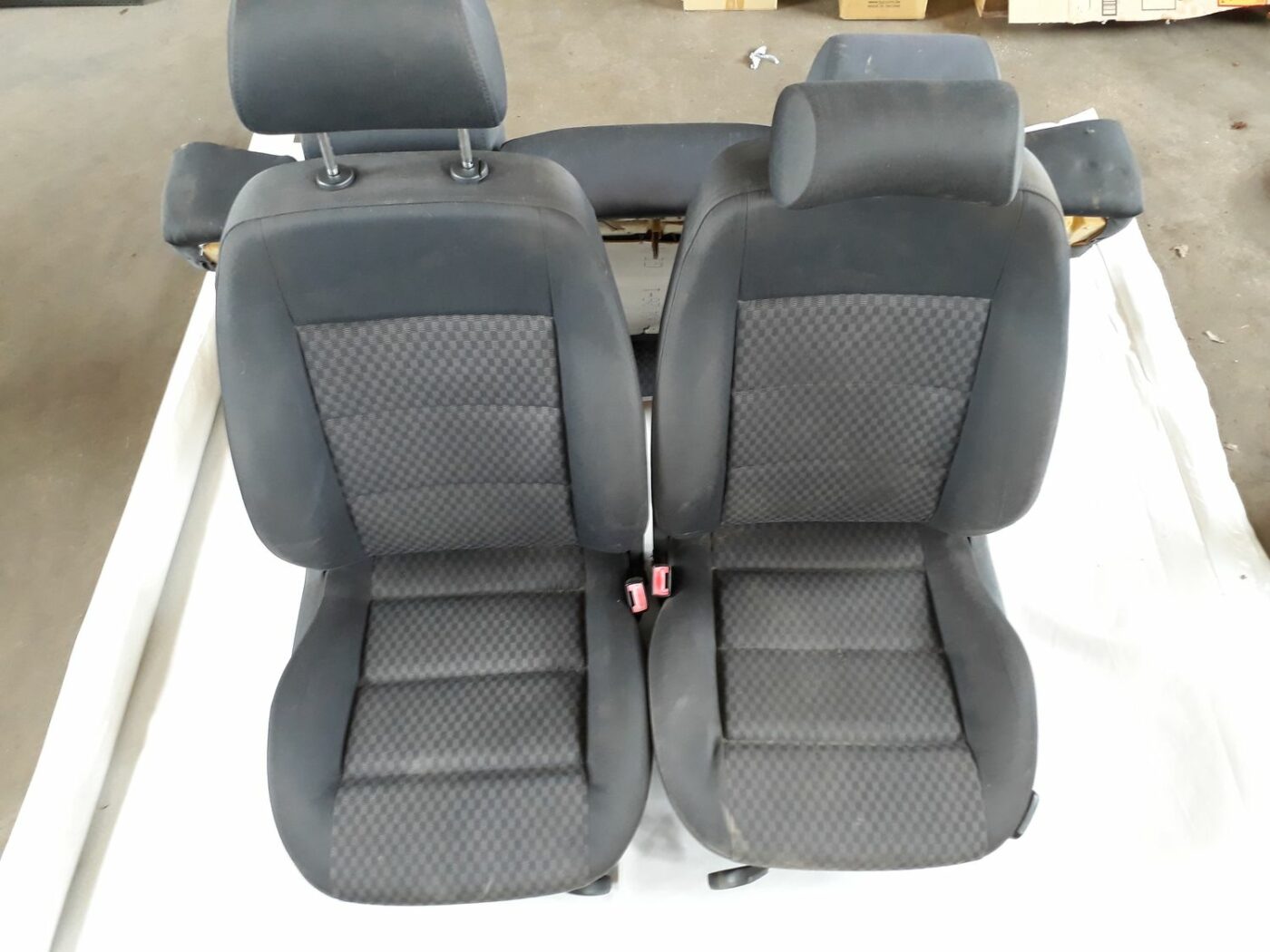 Sēdekļu komplekts priekš AUDI A4 1999 1 Sēdekļu komplekts priekš AUDI A4 1999