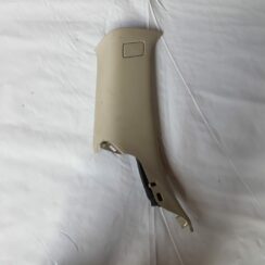 Aizmugurējas salona statnes apdare priekš VOLVO V70 2010