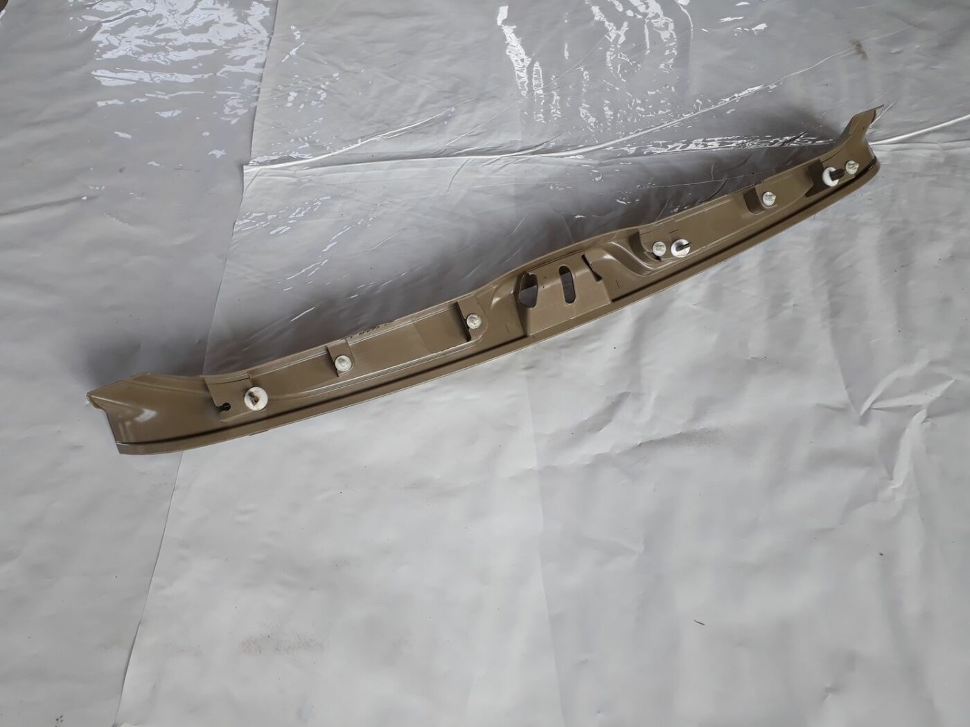 Bagažnieka nodalījuma sliekšņa uzlika priekš VOLVO V70 2010 2 Bagažnieka nodalījuma sliekšņa uzlika priekš VOLVO V70 2010