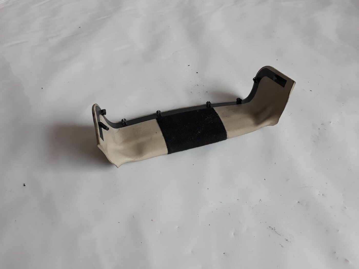 Stūres statnes putekļu aizsargs (salonā) priekš VOLVO V70 2010 1 Stūres statnes putekļu aizsargs (salonā) priekš VOLVO V70 2010