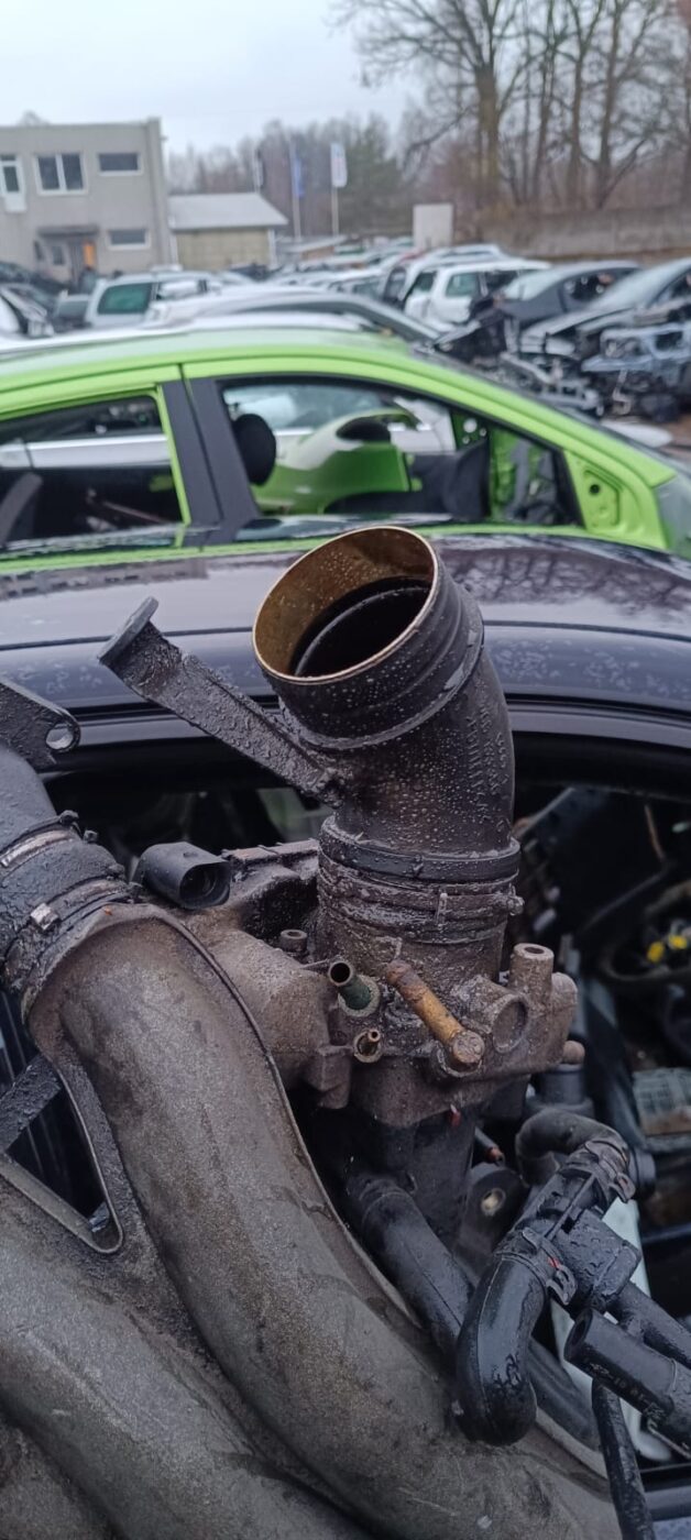 Droseļvārsta gaisa vads priekš AUDI A4 1999 3 Droseļvārsta gaisa vads priekš AUDI A4 1999