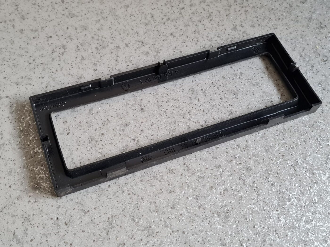 Mērinstrumentu paneļa dekoratīvais rāmis priekš VW PASSAT 2003 UNIVERSAL BLUE 5 Mērinstrumentu paneļa dekoratīvais rāmis priekš VW PASSAT 2003 UNIVERSAL BLUE